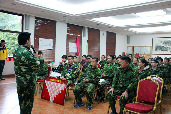 金艾陶營(yíng)銷總經(jīng)理羅勝做總結(jié)性講話