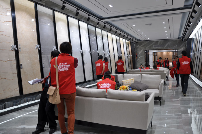 “一帶一路  設(shè)計(jì)營銷”，與O2O零售新模式攜手，2017年，金艾陶將勇往直前，開拓新戰(zhàn)場！