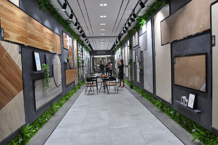 “一帶一路  設(shè)計(jì)營銷”，與O2O零售新模式攜手，2017年，金艾陶將勇往直前，開拓新戰(zhàn)場！