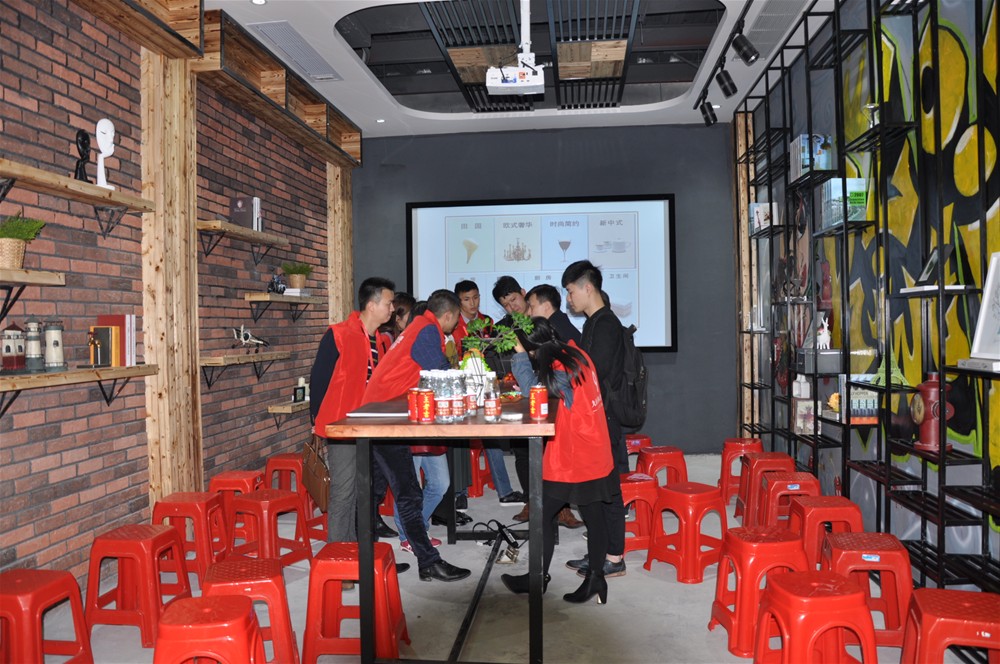 “一帶一路  設(shè)計(jì)營銷”，與O2O零售新模式攜手，2017年，金艾陶將勇往直前，開拓新戰(zhàn)場！