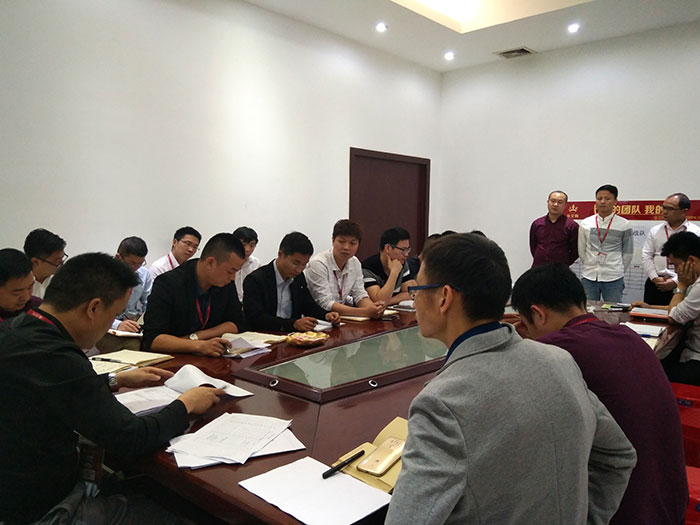 2017年4月5日上午，陶瓷一線品牌金艾陶瓷磚銷售團隊3月PK賽的結果在金艾陶瓷磚營銷總部揭曉。銷售PK賽旨在營造公司良好的“比、學、趕、超”工作氛圍的同時，也提升金艾陶瓷磚銷售團隊在終端市場的銷售能力和戰(zhàn)斗力。