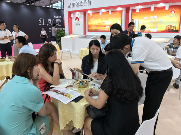 艾陶制釉攜現(xiàn)代仿古釉現(xiàn)身2017年廣州工業(yè)展