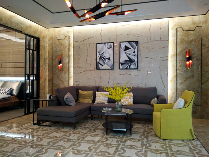 近兩年，仿古磚開始風靡市場，到底是什么原因?qū)е碌哪?？因為仿古磚的質(zhì)感？還是因為那些老外，特別是發(fā)達國家的歪果仁特別喜歡，果仁們崇洋媚外，跟風而行？陶瓷一線品牌金艾陶瓷磚小編為您細細解說哈！