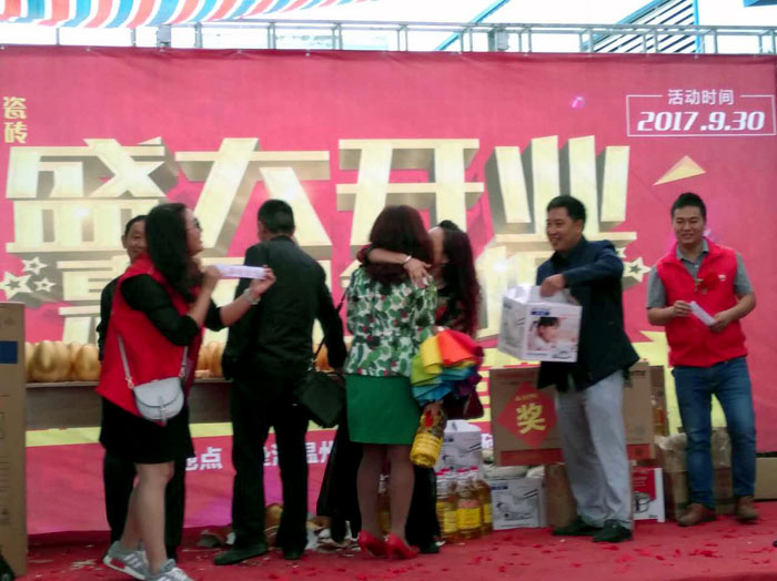 陶瓷一線品牌金艾陶瓷磚墊江店盛裝開業(yè)，惠動全城