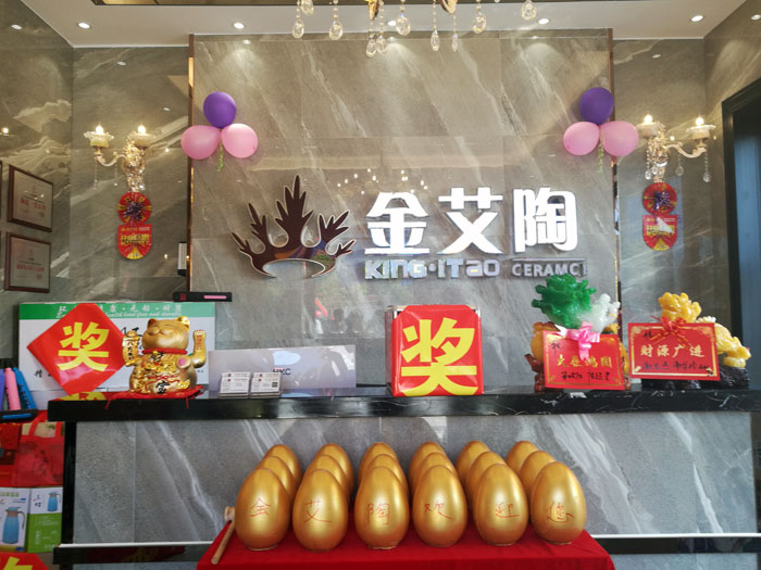 2017年10月1日，陶瓷一線品牌金艾陶瓷磚衡陽店盛裝開業(yè)，這是一場充滿歡呼和雀躍的讓利盛宴。