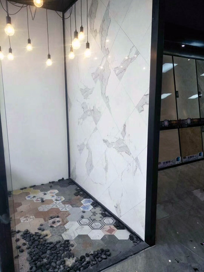 陶瓷一線品牌金艾陶瓷磚澄海店十一開(kāi)業(yè)，好禮、優(yōu)惠送不停