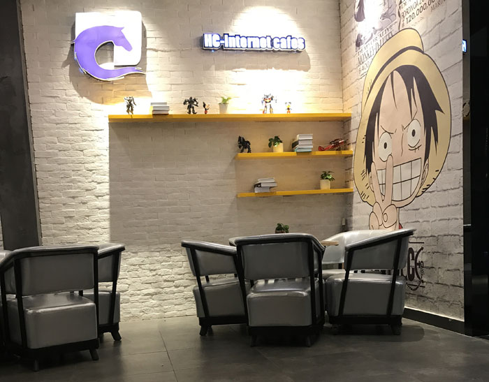 金艾陶現(xiàn)代仿古磚案例:別說了，一起去這個(gè)1000方的網(wǎng)咖開黑！