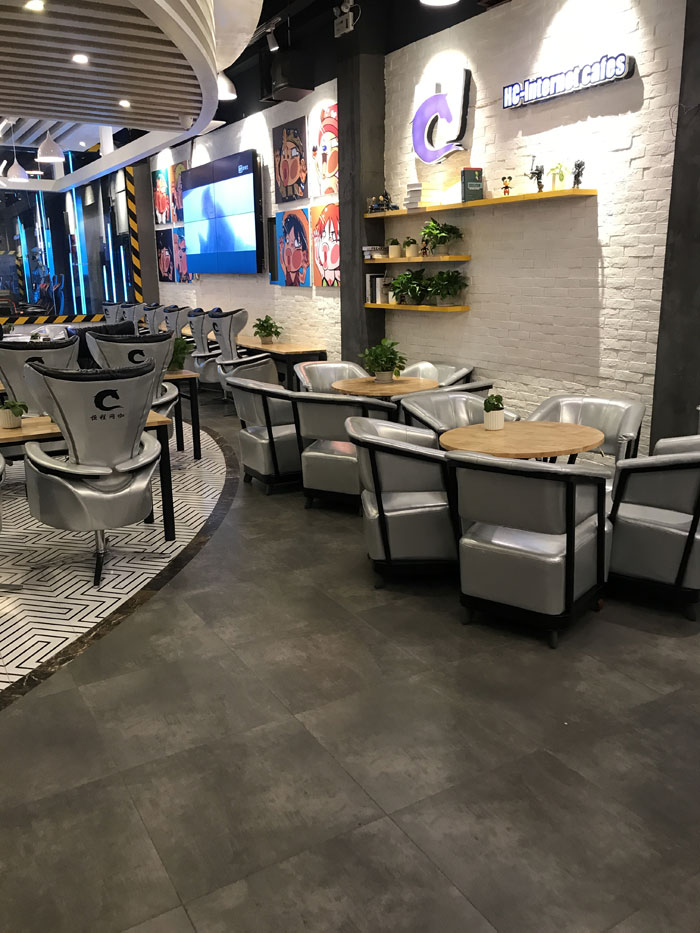 金艾陶現(xiàn)代仿古磚案例:別說了，一起去這個(gè)1000方的網(wǎng)咖開黑！