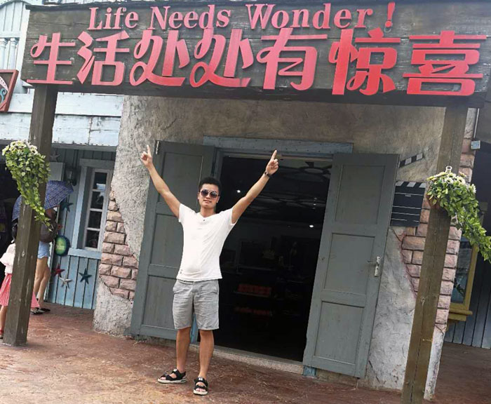 身為年輕一代的90后，但他看起來(lái)卻比同齡人多了那份沉穩(wěn)，他就是本次專訪的新聞人物——湖南岳陽(yáng)總代理秦志雄。